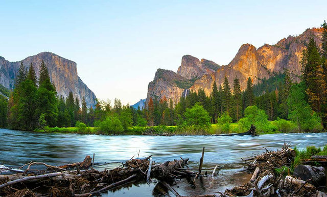 538784400 Lake with mountains
